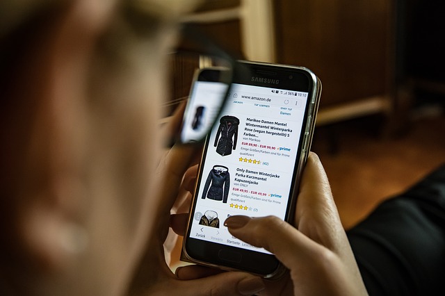 This article discusses the 8 top reasons for preferring online shopping over in store shopping.
